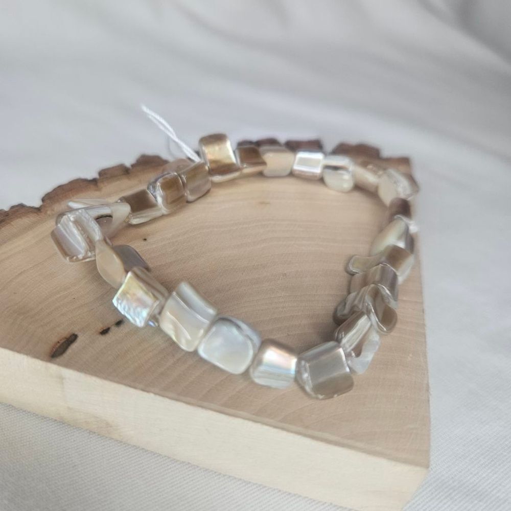 Vintage Mother of Pearl Beaded Stretch Bracelet EUC 1980s-1990s Sz 7 0.25" Wide - Picture 5 of 7